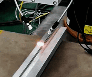 Processo de endurecimento de superfícies por laser em peças metálicas para melhorar a resistência ao desgaste, a durabilidade e a vida útil