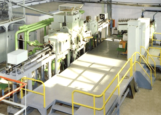 Sıcak katotlu endüstriyel EB-PVD ekipmanı (gaz türbini kanatları üzerindeki termal bariyer kaplamalar için yıllık kapasite: 15.000 ila 30.000 adet)