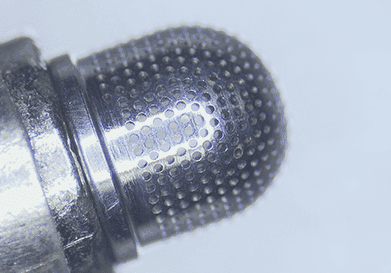 Kugelförmige Filtermaschenperforation mit insgesamt 600 Löchern, einem Lochdurchmesser von Ø0,1 mm, einer Genauigkeit von ±0,01 mm und einer Perforationsrichtung entlang der Normale.