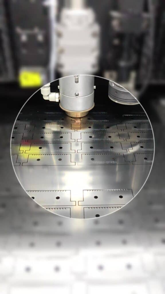 Gravură cu laser pentru componente aerospațiale