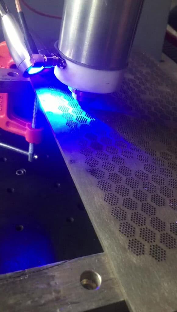 میکرو-سوراخ‌کاری دقیق لیزری برای قطعات با دقت بالا